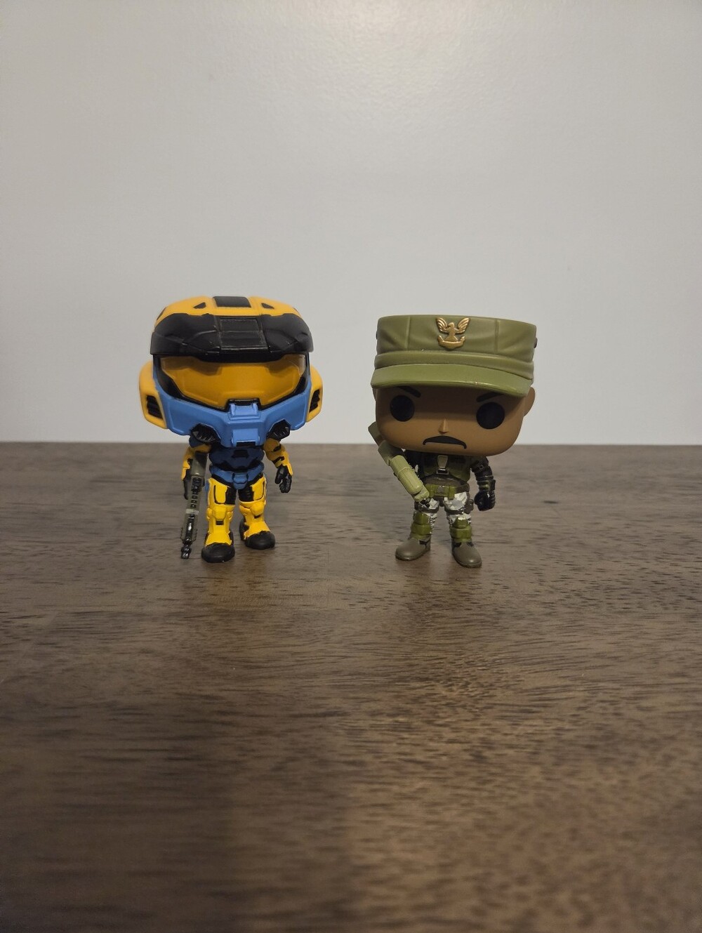 Funko Pop Halo Infinite - Spartan Mark VII #15 & Games Halo Sgt. Johnson #08